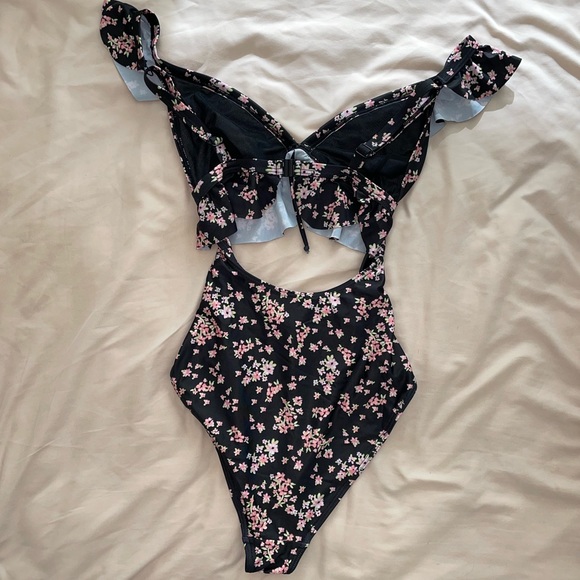 ASOS floral swimsuit with cut out - Picture 2 of 6